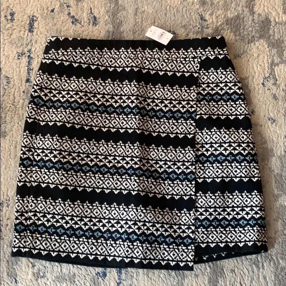 NWT LOFT FAUX WRAP SKIRT. WOMENS SIZE 6.